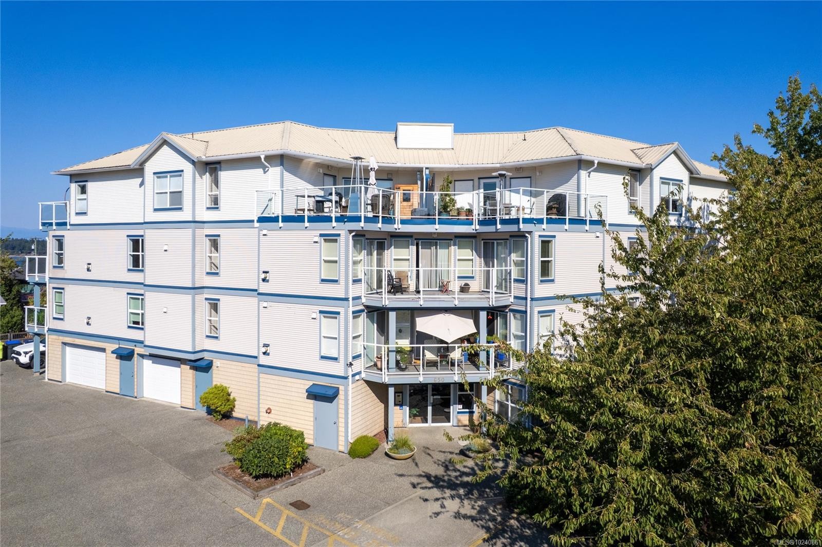 401-650 Prideaux St, Nanaimo, BC - Outdoor