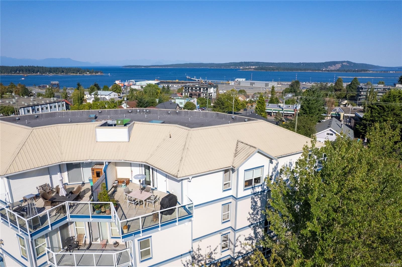 401-650 Prideaux St, Nanaimo, BC - Outdoor With Body Of Water With View