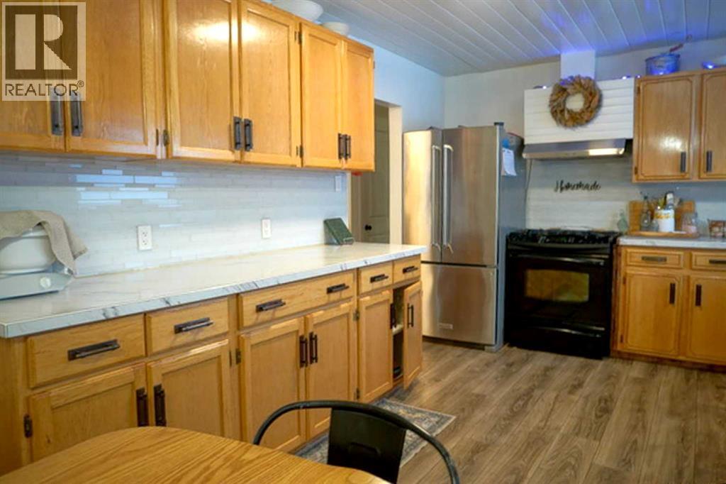 106157 Range Road 142, Rural Mackenzie County, AB - Indoor Photo Showing Kitchen