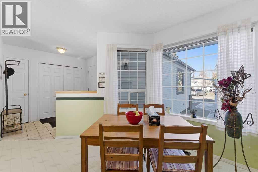 603 Citadel Terrace Nw, Calgary, AB - Indoor Photo Showing Dining Room