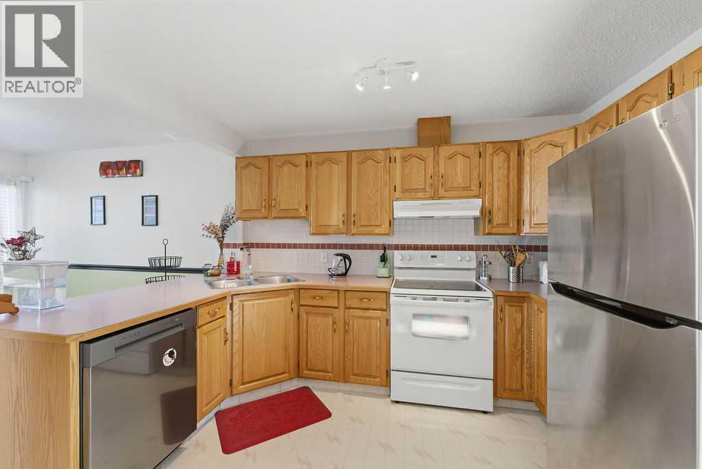 603 Citadel Terrace Nw, Calgary, AB - Indoor Photo Showing Kitchen With Double Sink
