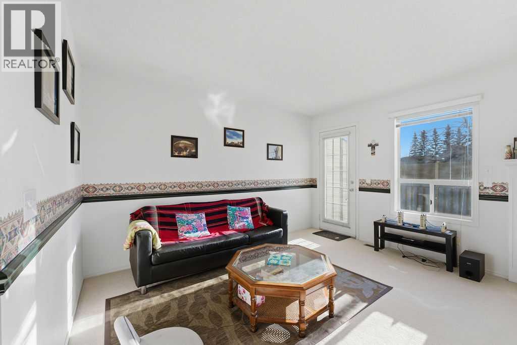 603 Citadel Terrace Nw, Calgary, AB - Indoor Photo Showing Living Room