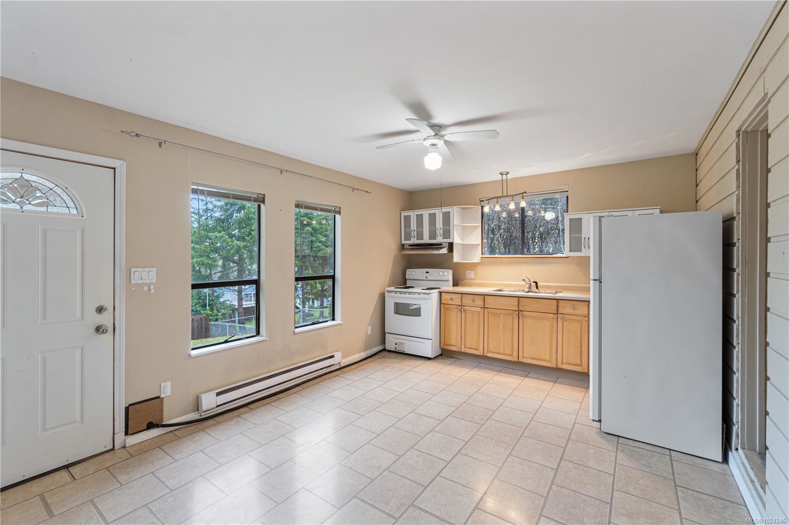 7496 Clark Cres, Lantzville, BC