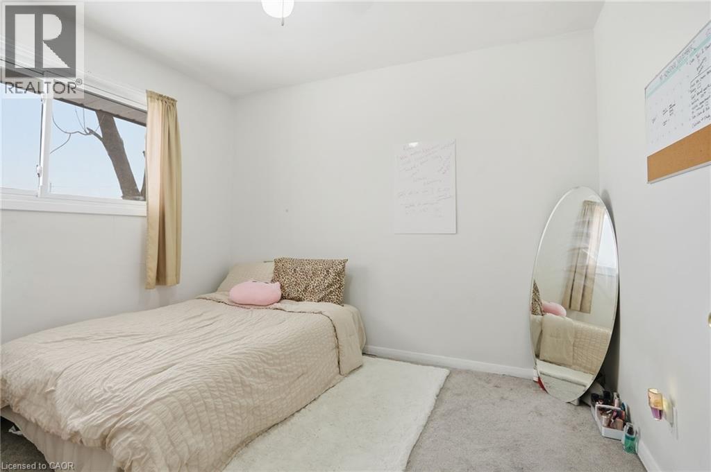 2 Vera Street, St. Catharines, ON - Indoor Photo Showing Bedroom