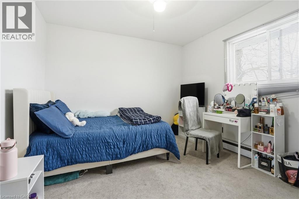2 Vera Street, St. Catharines, ON - Indoor Photo Showing Bedroom