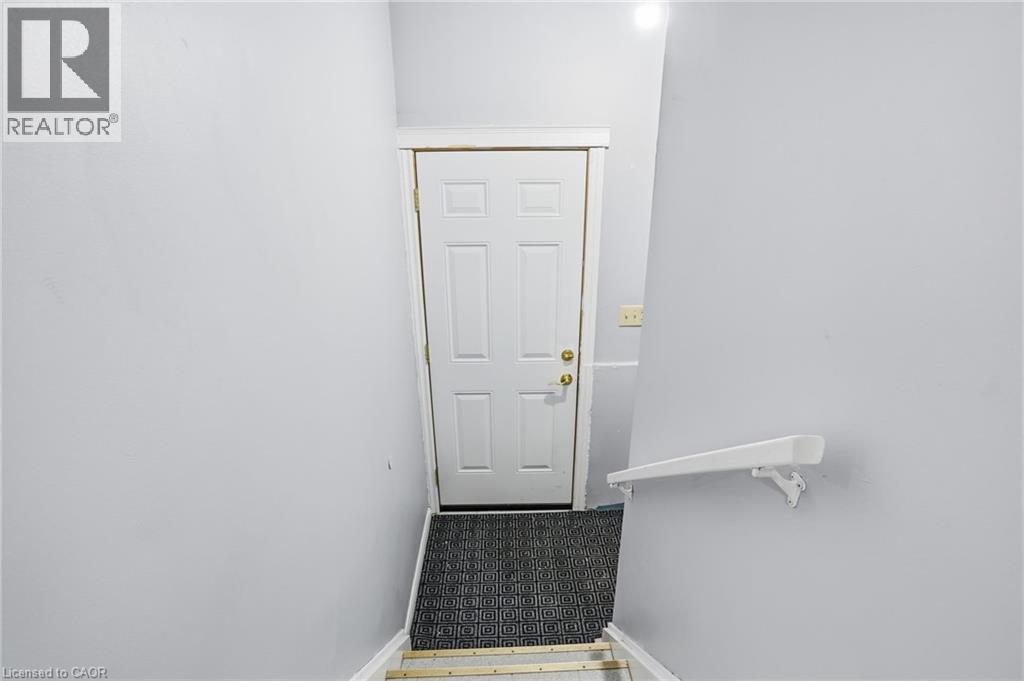 2 Vera Street, St. Catharines, ON - Indoor Photo Showing Other Room
