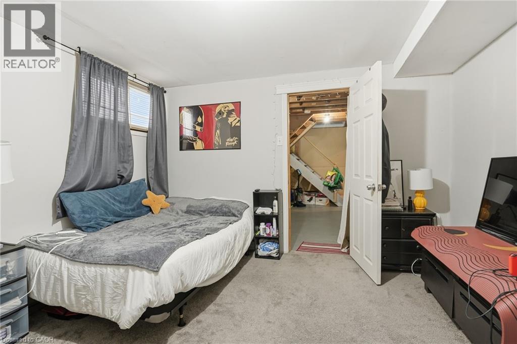2 Vera Street, St. Catharines, ON - Indoor Photo Showing Bedroom