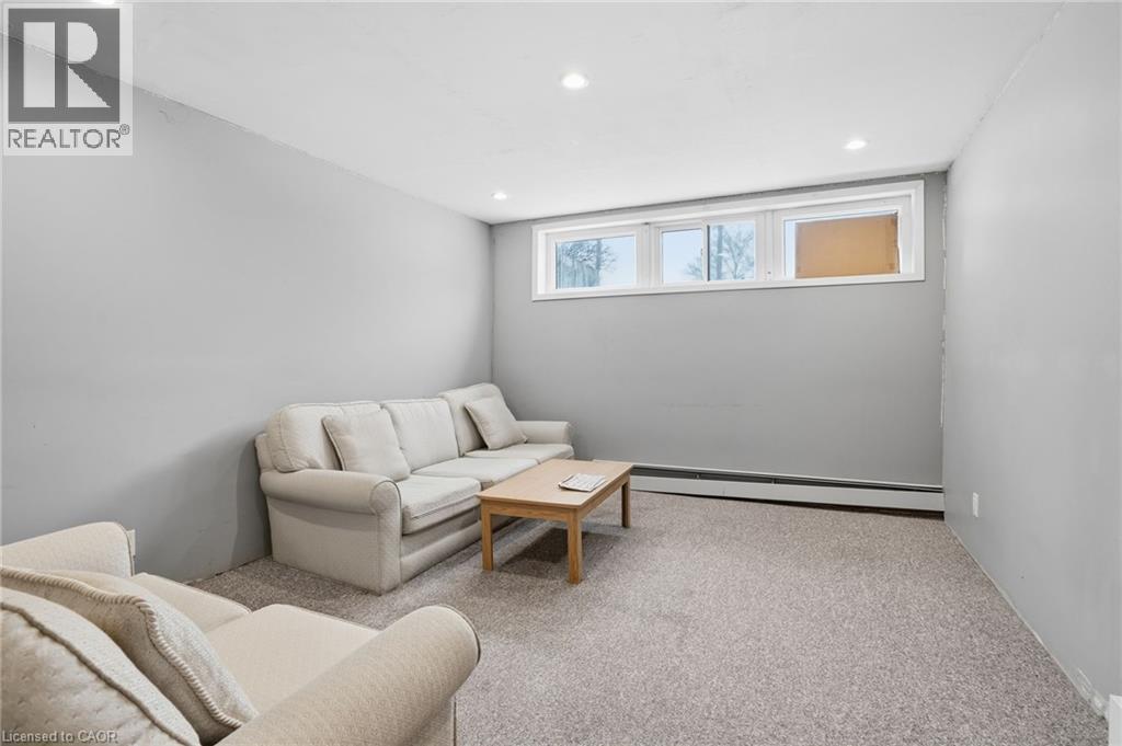 2 Vera Street, St. Catharines, ON - Indoor Photo Showing Other Room