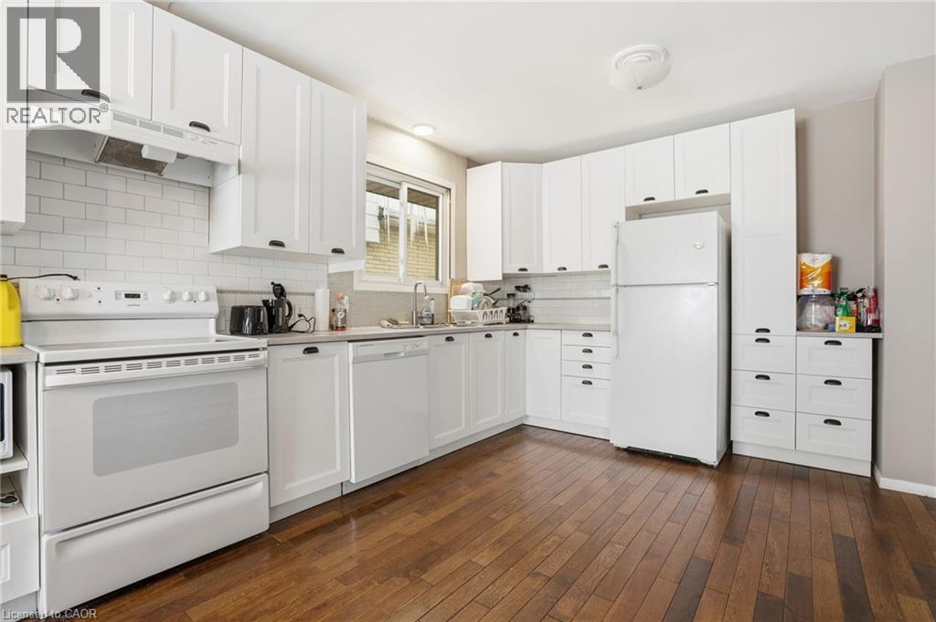 2 Vera Street, St. Catharines, ON - Indoor Photo Showing Kitchen