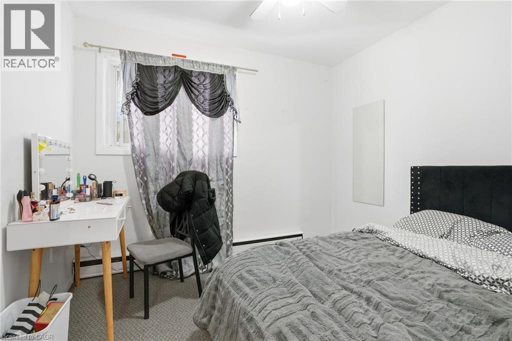 2 Vera Street, St. Catharines, ON - Indoor Photo Showing Bedroom