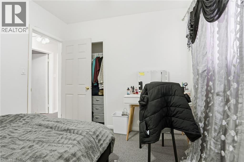 2 Vera Street, St. Catharines, ON - Indoor Photo Showing Bedroom