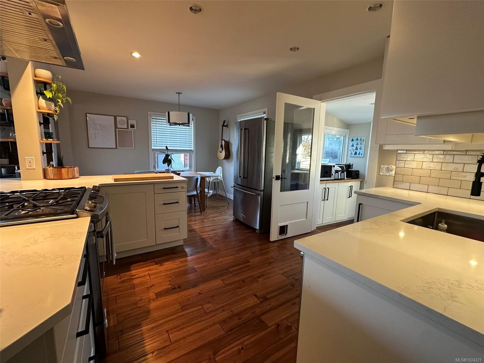 2554 Shakespeare St, Victoria, BC