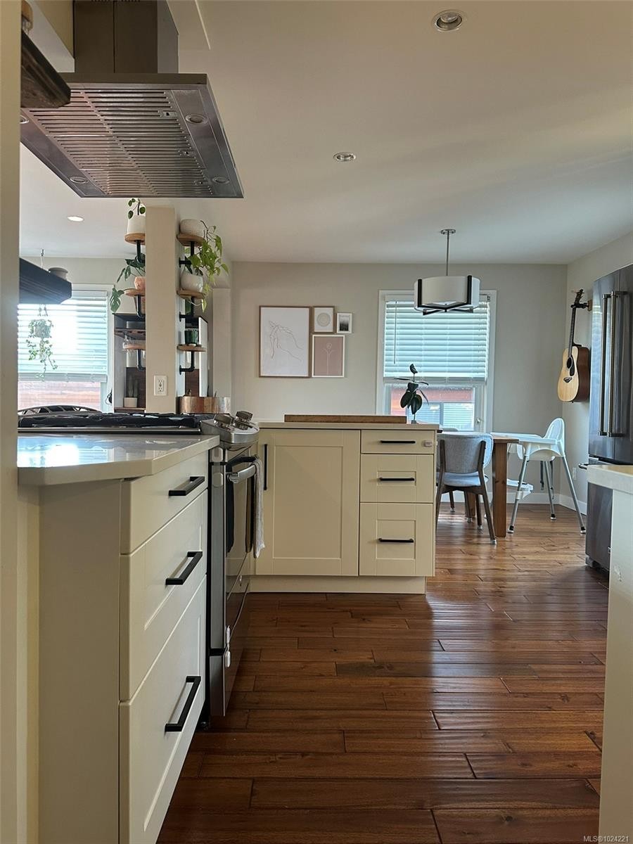 2554 Shakespeare St, Victoria, BC