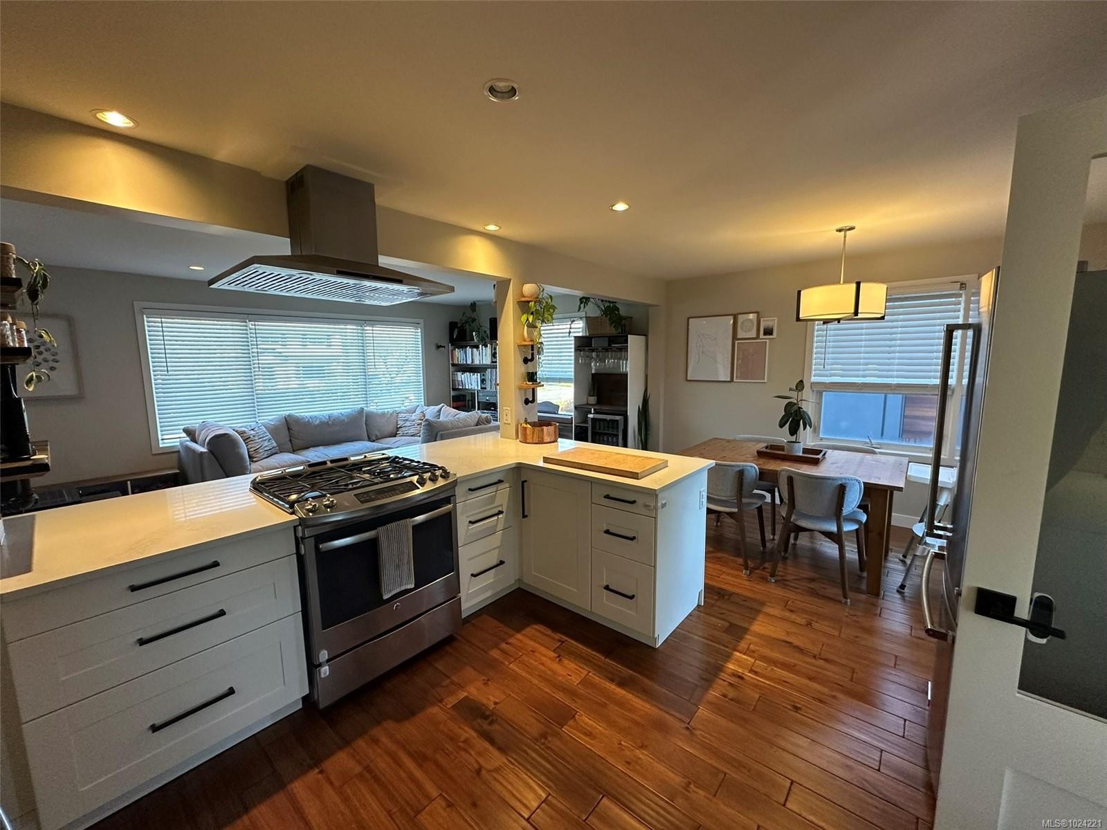 2554 Shakespeare St, Victoria, BC