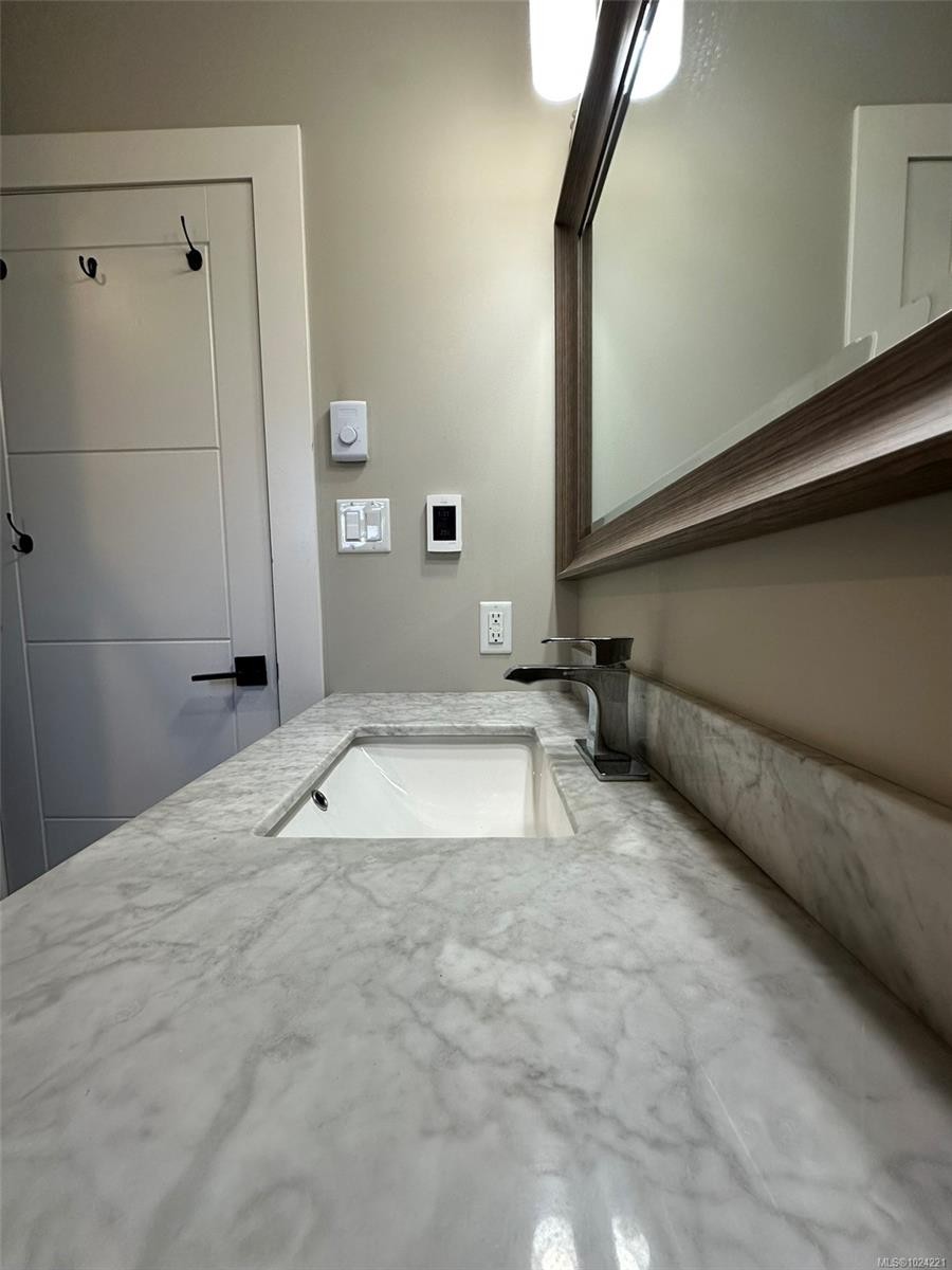 2554 Shakespeare St, Victoria, BC