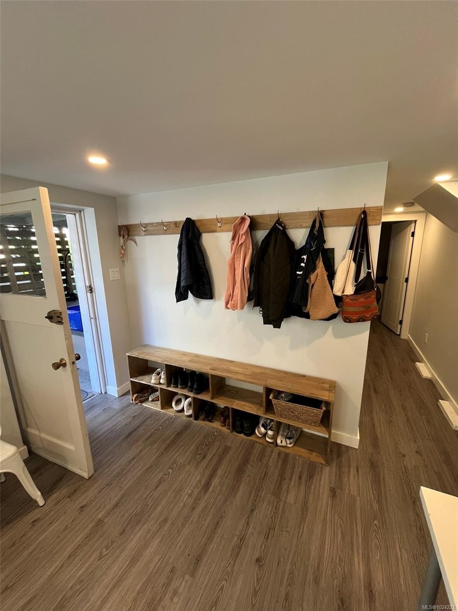 2554 Shakespeare St, Victoria, BC