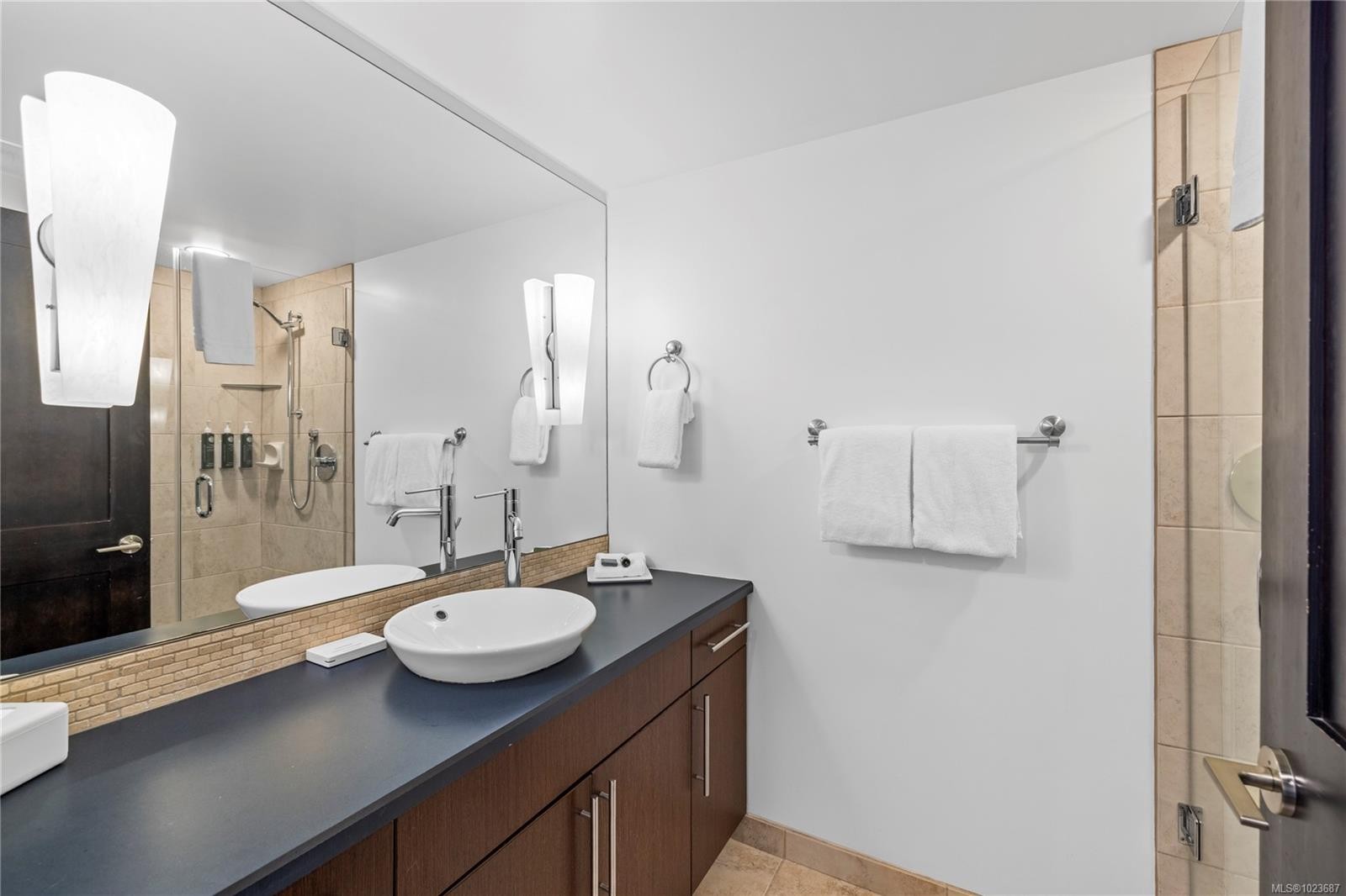 242-1175 Resort Dr, Parksville, BC - Indoor Photo Showing Bathroom