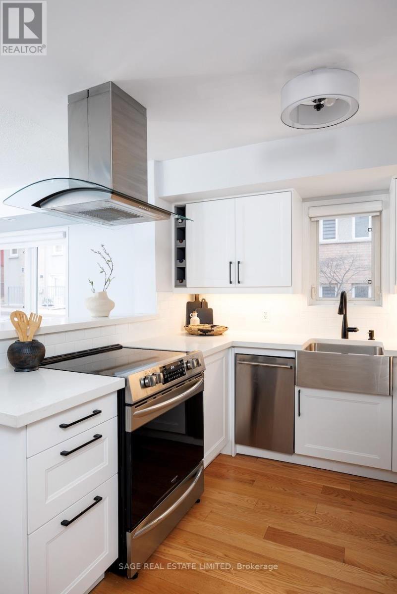 144 - 30 Merchant Lane, Toronto, ON - Indoor Photo Showing Kitchen With Upgraded Kitchen