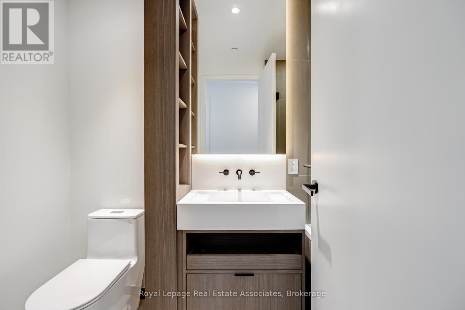 2206 - 55 Charles Street E, Toronto, ON - Indoor