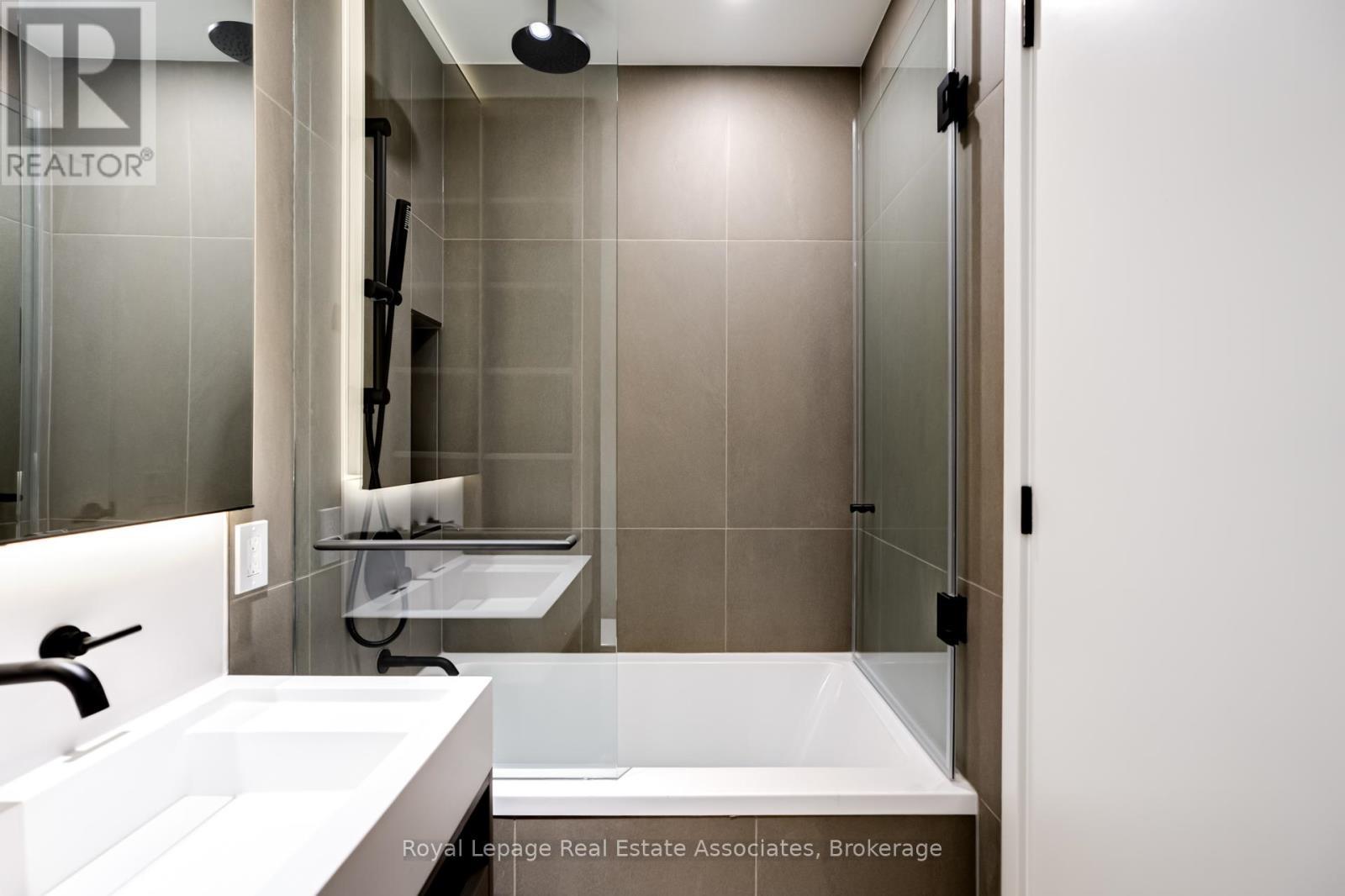 2206 - 55 Charles Street E, Toronto, ON - Indoor Photo Showing Bathroom