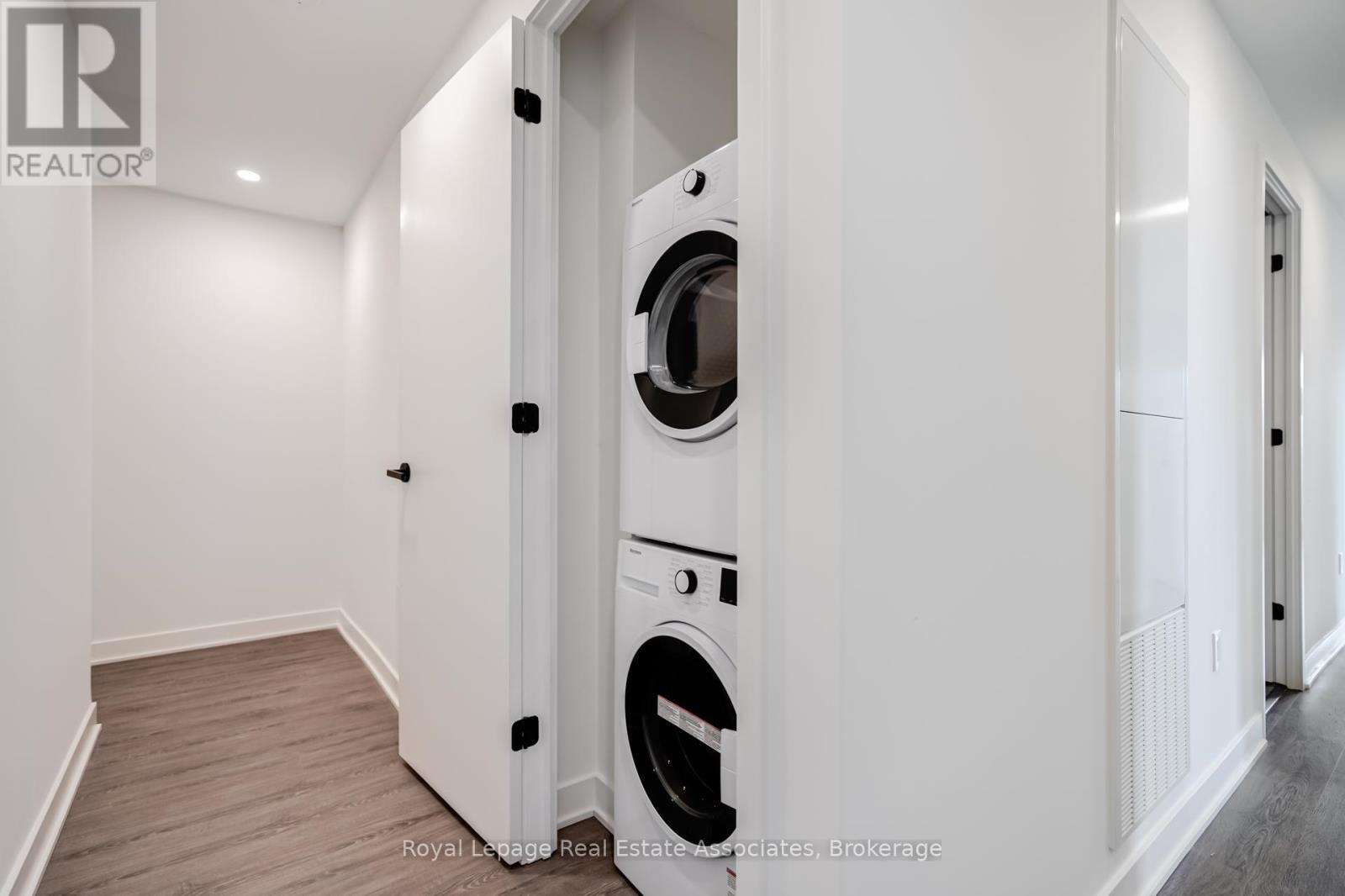 2206 - 55 Charles Street E, Toronto, ON - Indoor Photo Showing Laundry Room