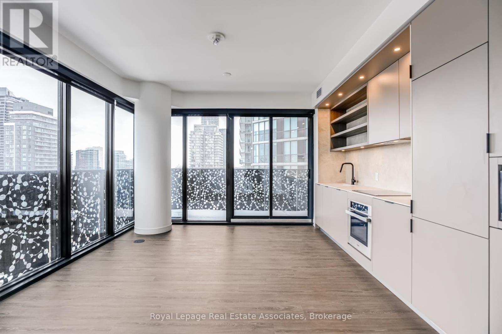 2206 - 55 Charles Street E, Toronto, ON - Indoor