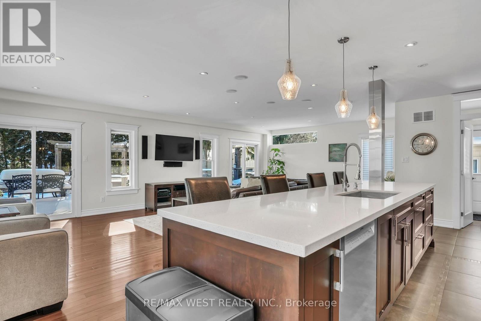53 Metcalfe Street, Aurora, ON - Indoor Photo Showing Kitchen