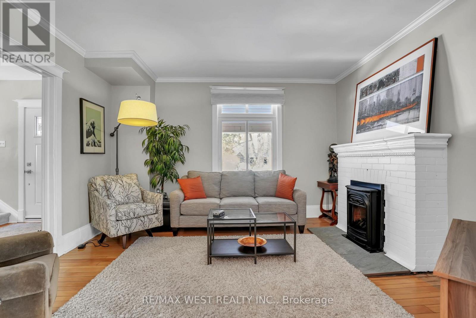53 Metcalfe Street, Aurora, ON - Indoor Photo Showing Living Room With Fireplace