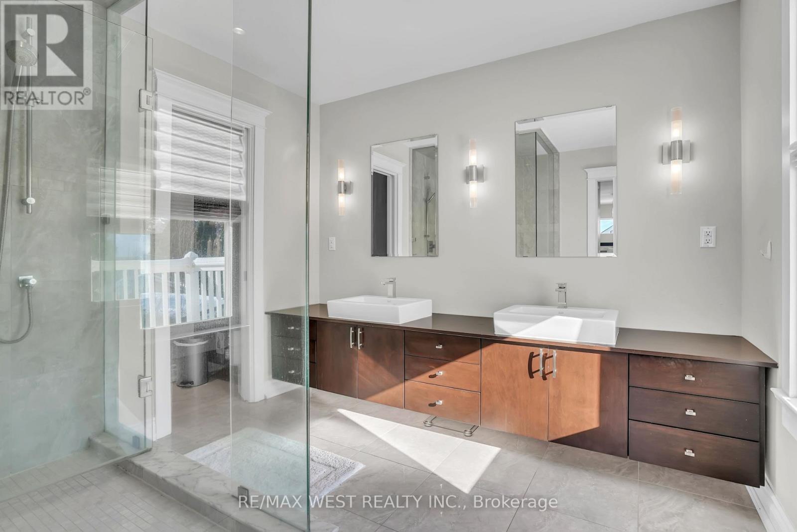 53 Metcalfe Street, Aurora, ON - Indoor Photo Showing Bathroom
