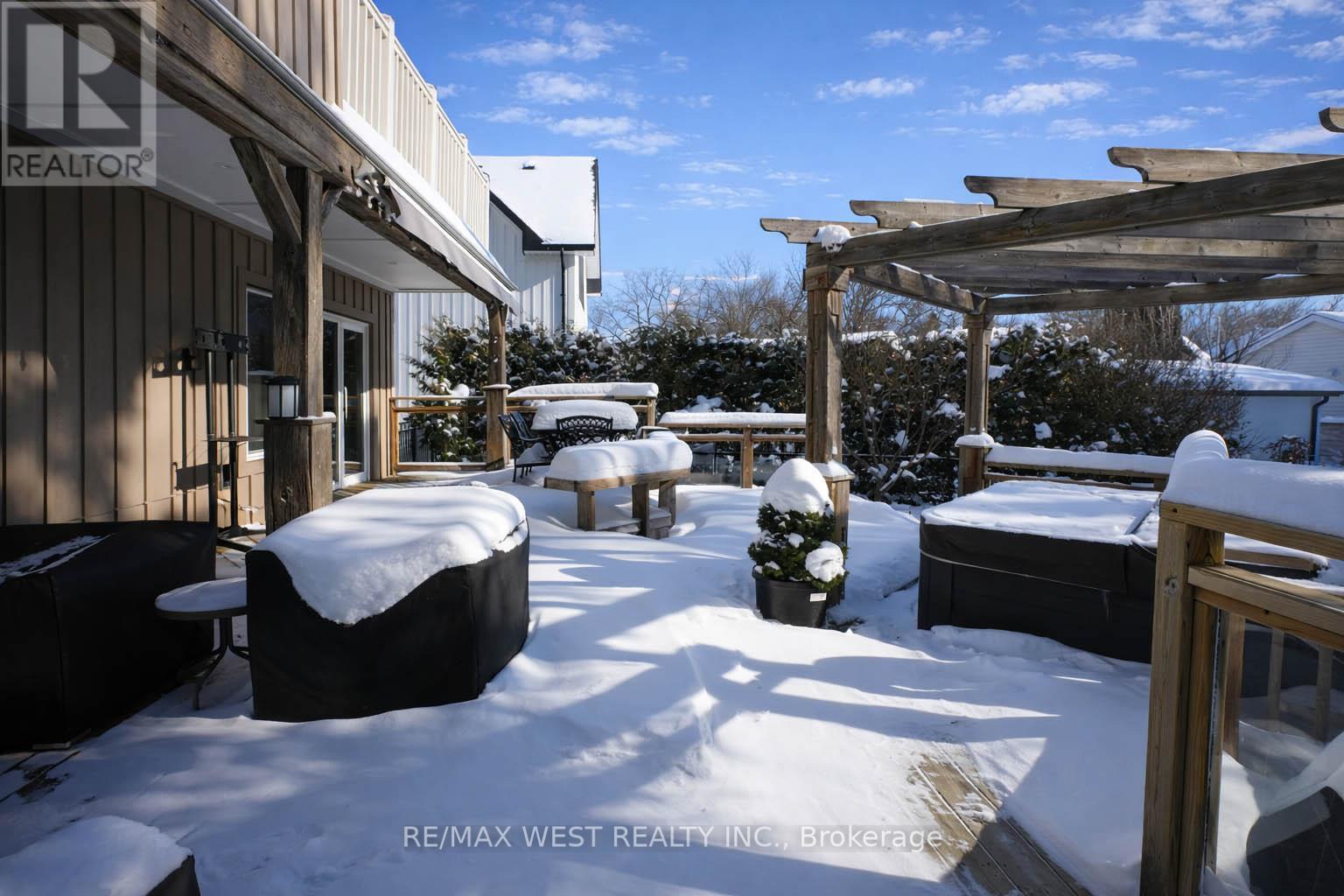 53 Metcalfe Street, Aurora, ON - Outdoor