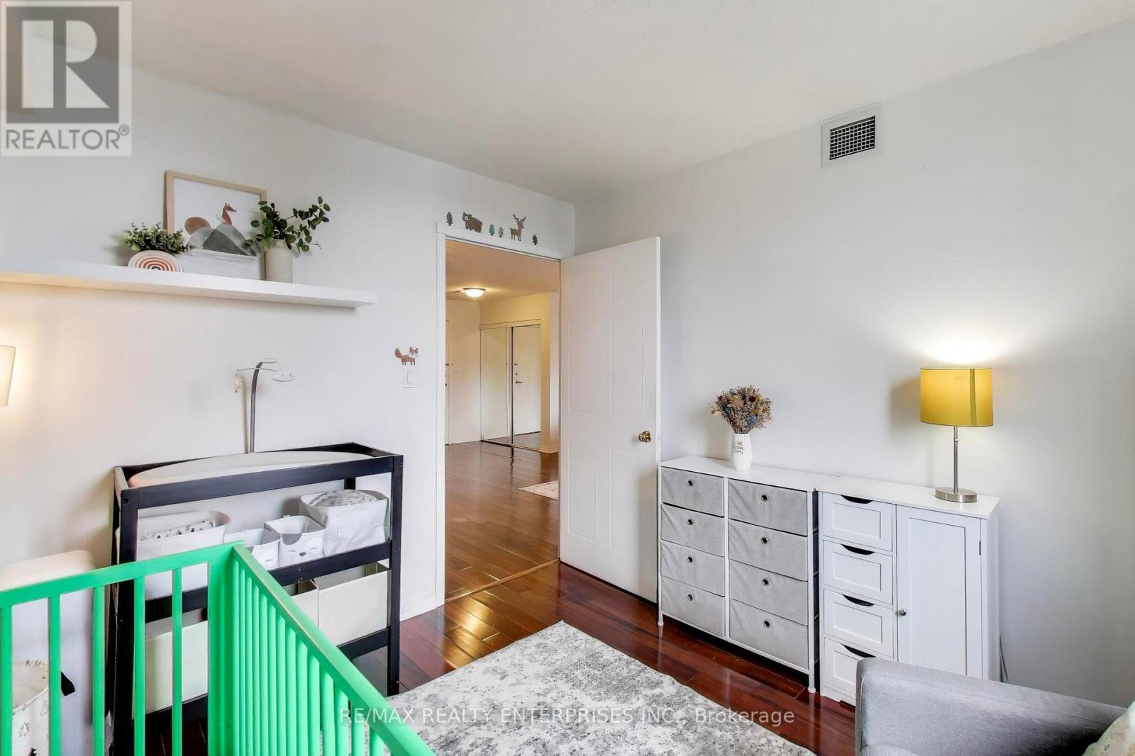 309 - 135 Hillcrest Avenue, Mississauga, ON - Indoor Photo Showing Other Room