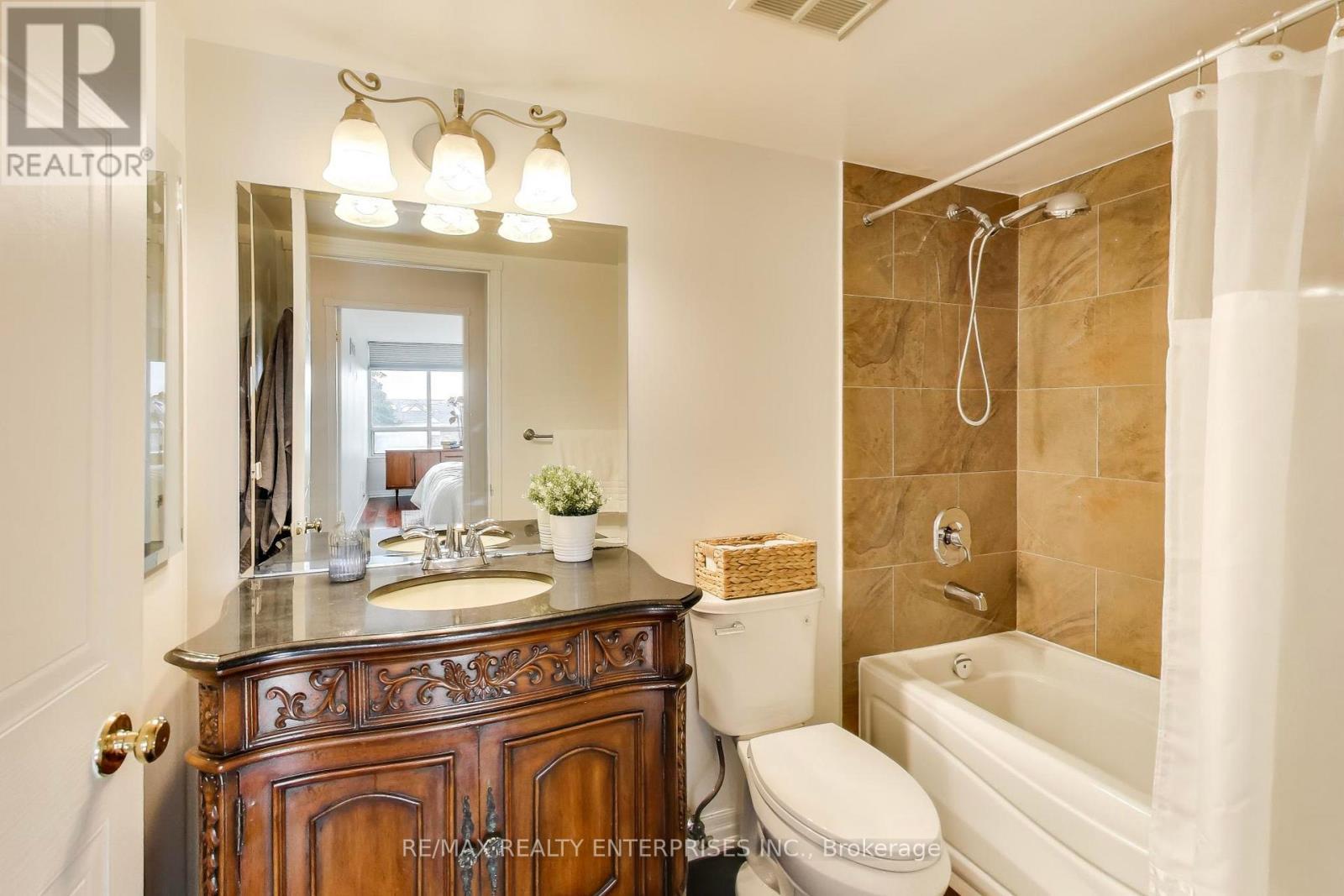 309 - 135 Hillcrest Avenue, Mississauga, ON - Indoor Photo Showing Bathroom