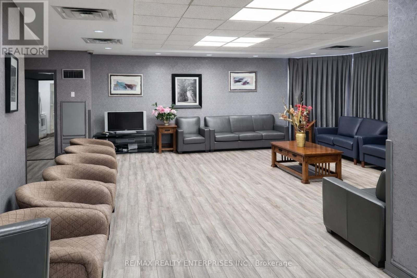 309 - 135 Hillcrest Avenue, Mississauga, ON - Indoor