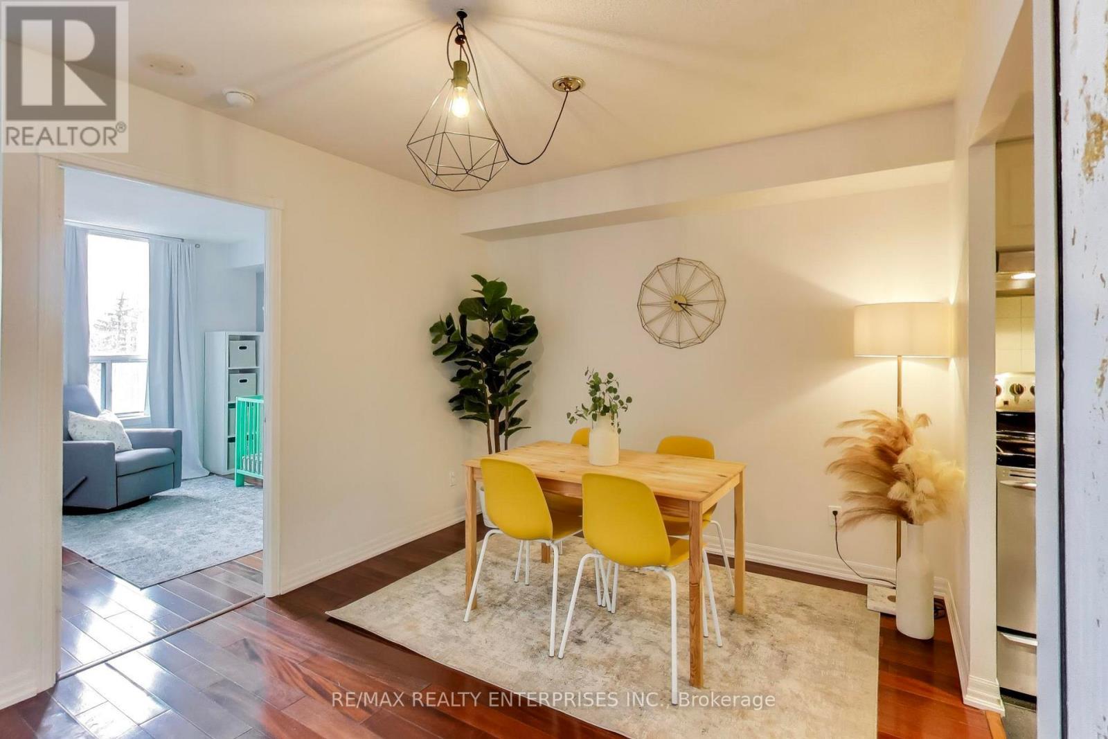 309 - 135 Hillcrest Avenue, Mississauga, ON - Indoor Photo Showing Dining Room