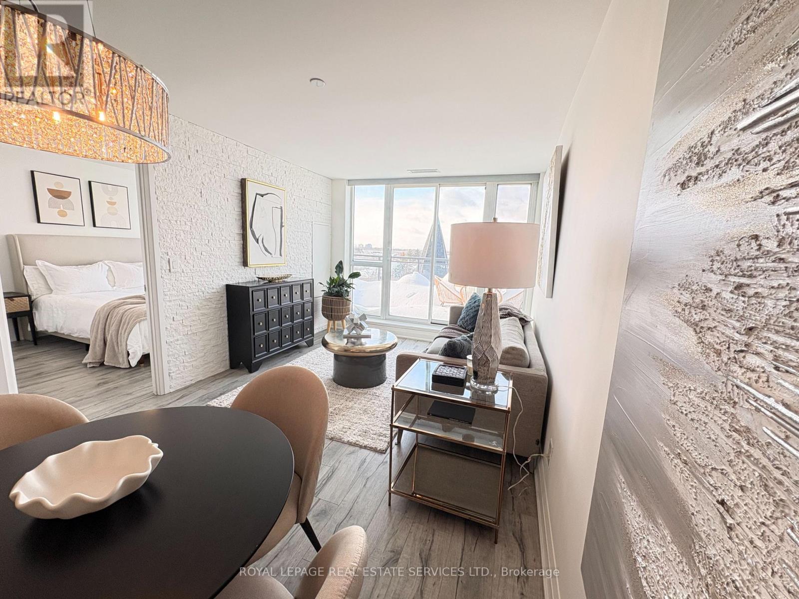 408 - 16 Mcadam Avenue, Toronto, ON - Indoor Photo Showing Living Room