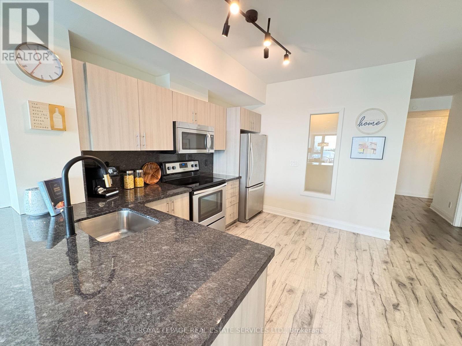 408 - 16 Mcadam Avenue, Toronto, ON - Indoor Photo Showing Kitchen With Stainless Steel Kitchen With Upgraded Kitchen