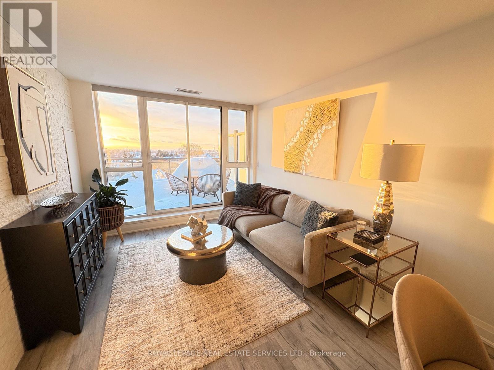 408 - 16 Mcadam Avenue, Toronto, ON - Indoor Photo Showing Living Room