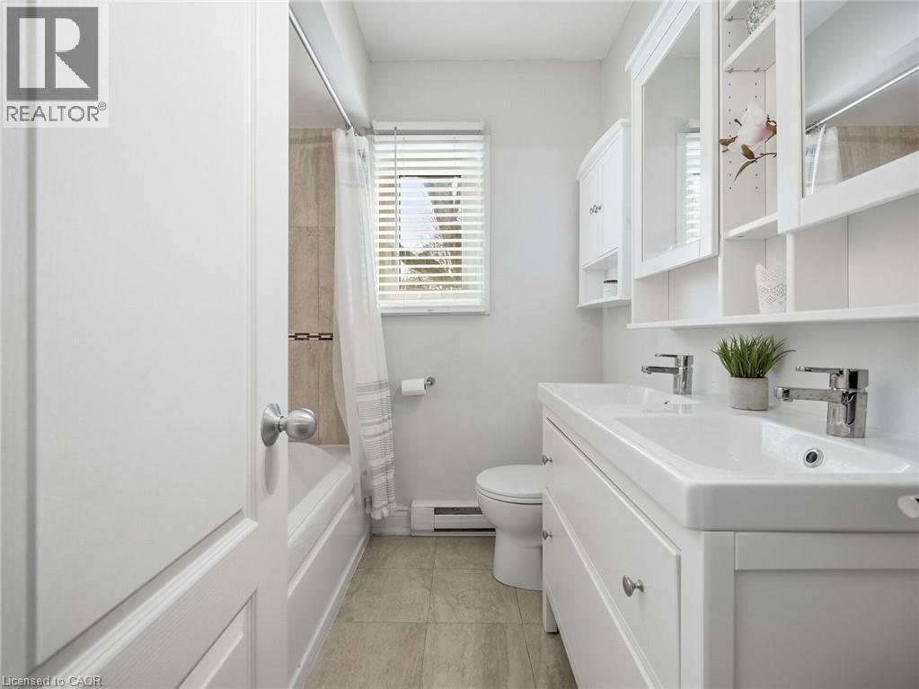 205 Prince Edward Drive S, Toronto, ON - Indoor Photo Showing Bathroom