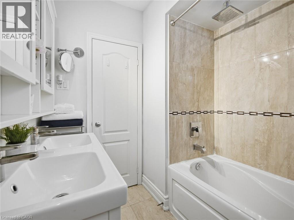 205 Prince Edward Drive S, Toronto, ON - Indoor Photo Showing Bathroom
