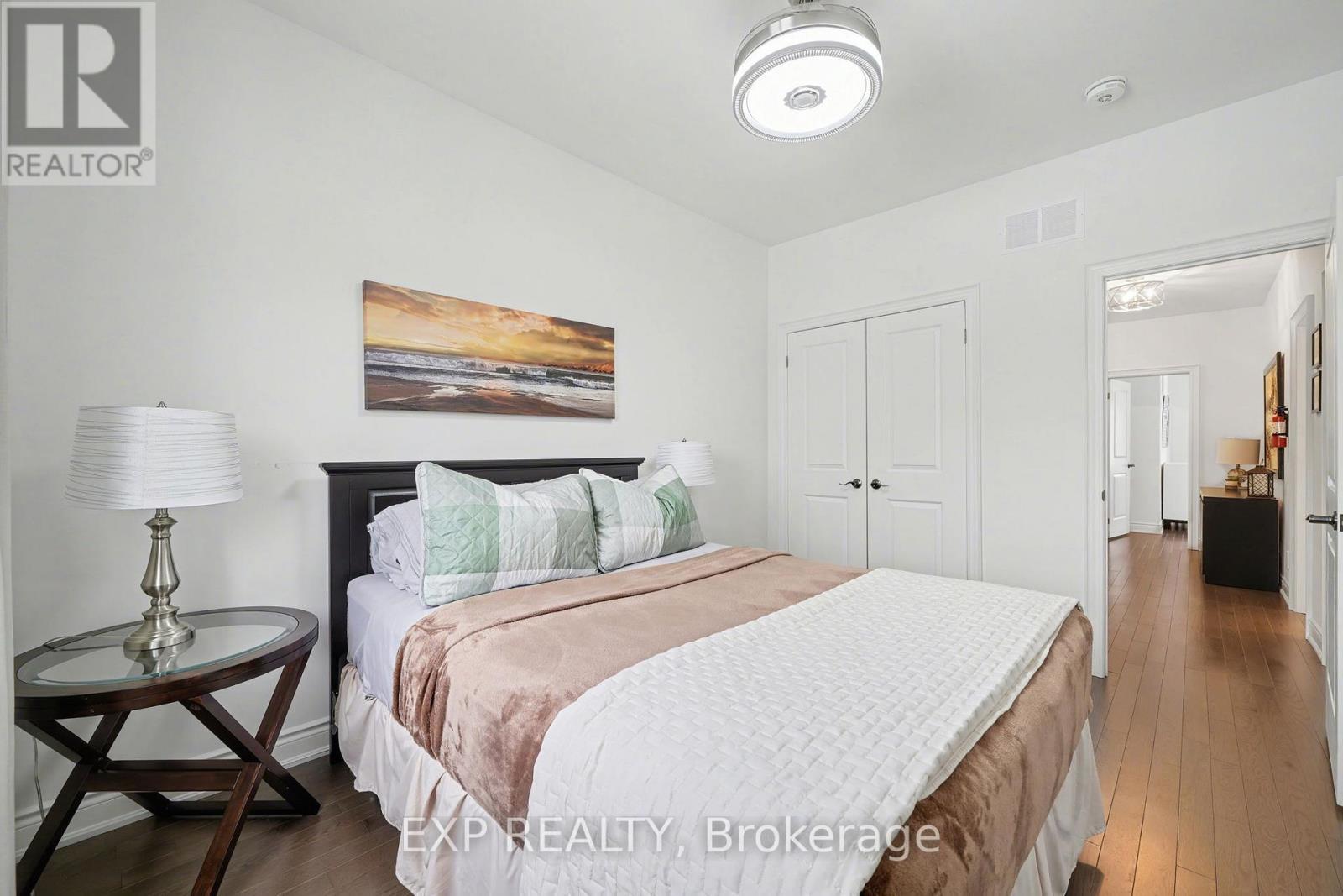 22 18Th Street N, Wasaga Beach, ON - Indoor Photo Showing Bedroom