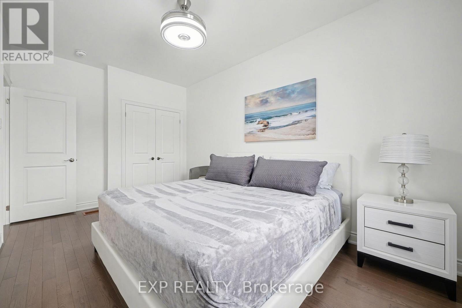 22 18Th Street N, Wasaga Beach, ON - Indoor Photo Showing Bedroom