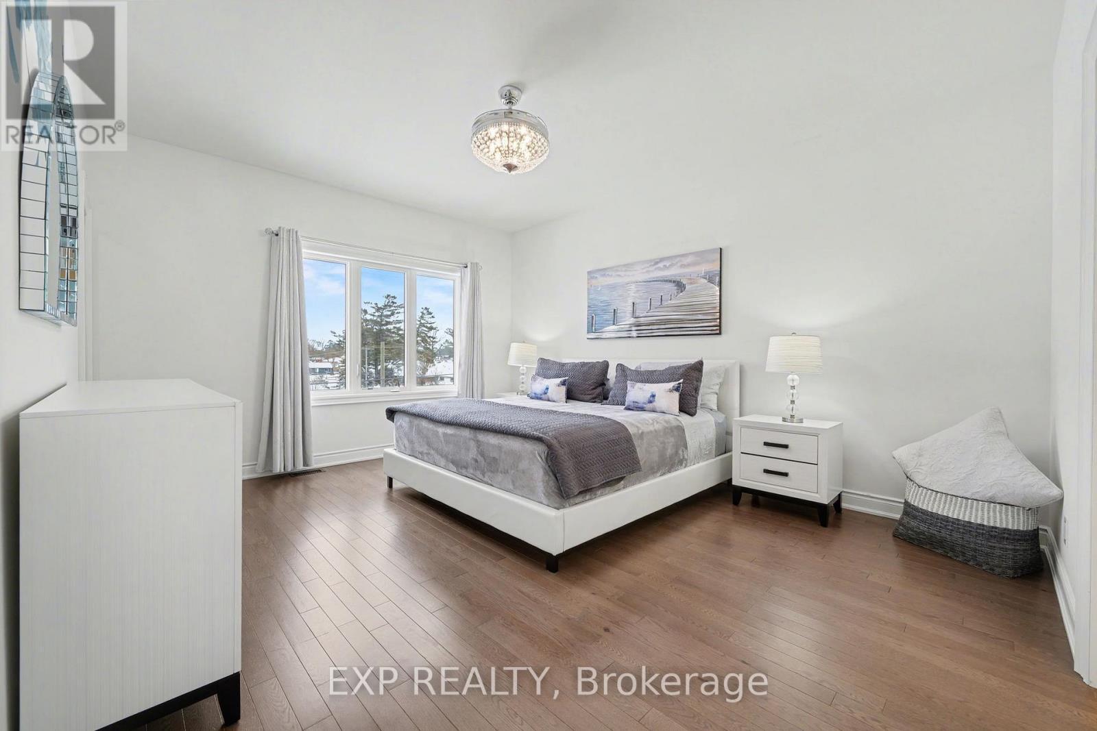 22 18Th Street N, Wasaga Beach, ON - Indoor Photo Showing Bedroom
