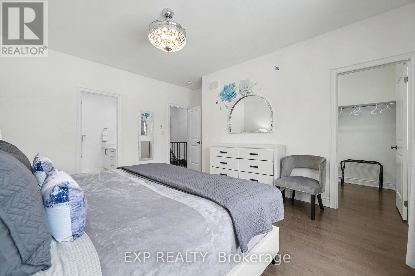 22 18Th Street N, Wasaga Beach, ON - Indoor Photo Showing Bedroom