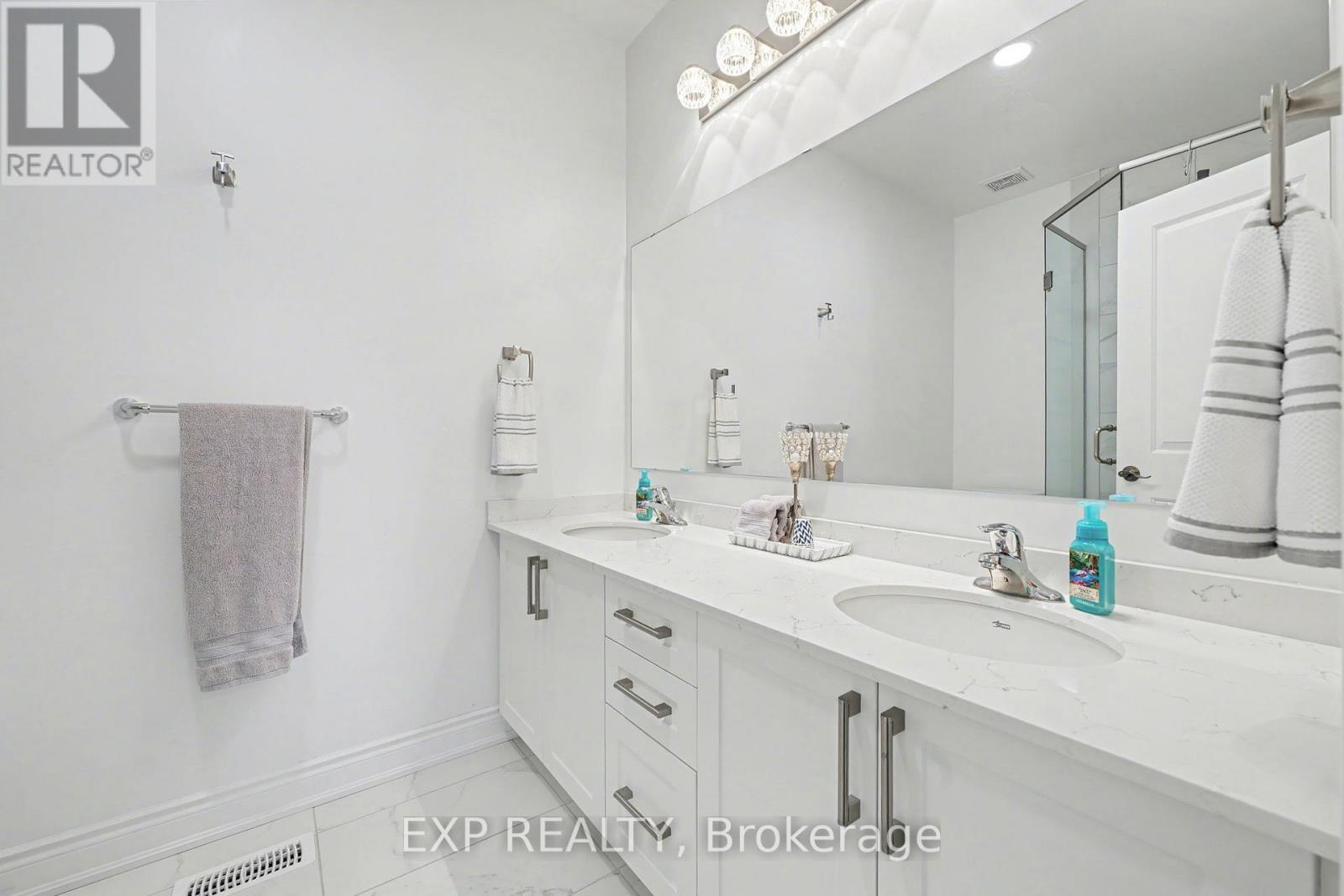 22 18Th Street N, Wasaga Beach, ON - Indoor Photo Showing Bathroom