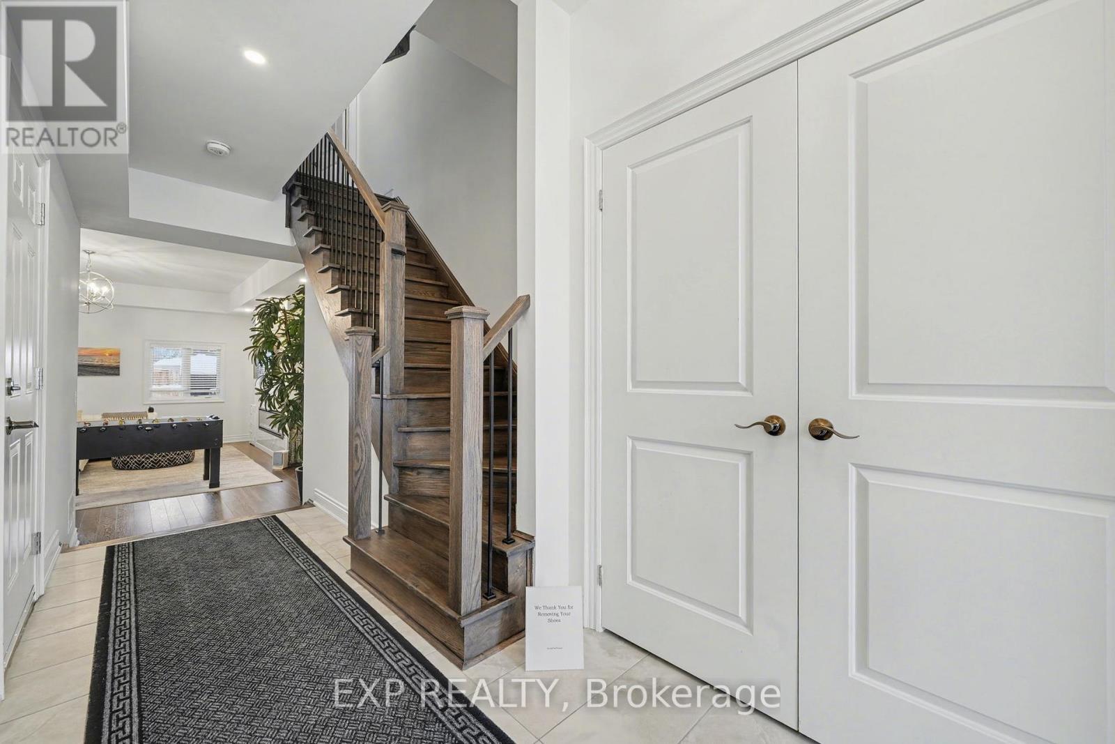 22 18Th Street N, Wasaga Beach, ON - Indoor Photo Showing Other Room