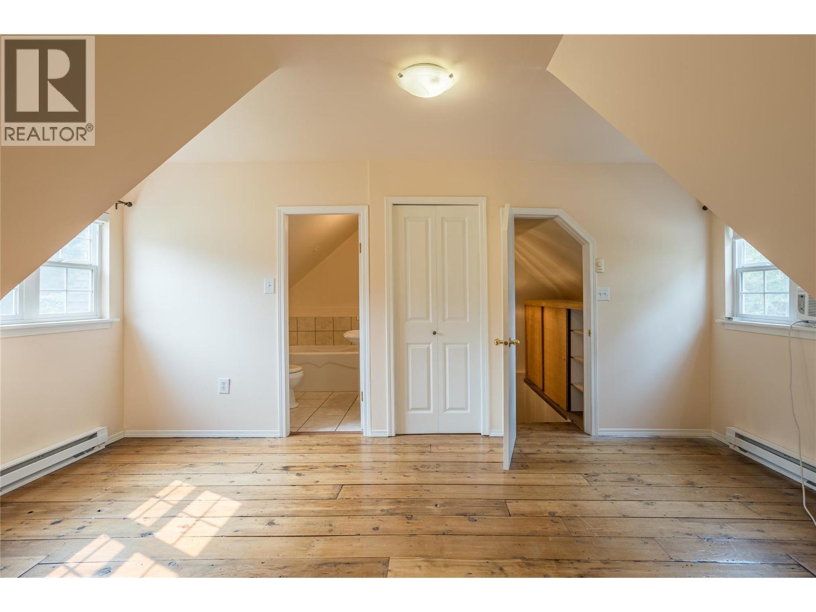 7704 97A Highway, Mara, BC