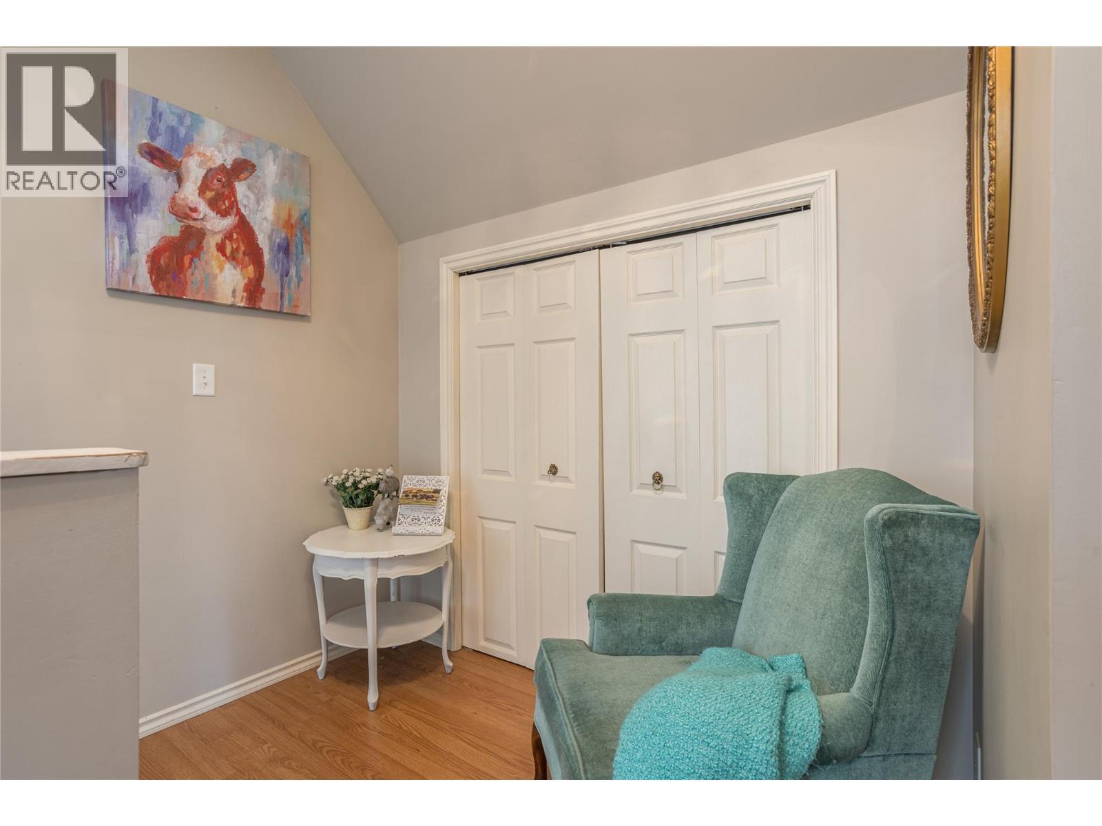 7704 97A Highway, Mara, BC - Indoor