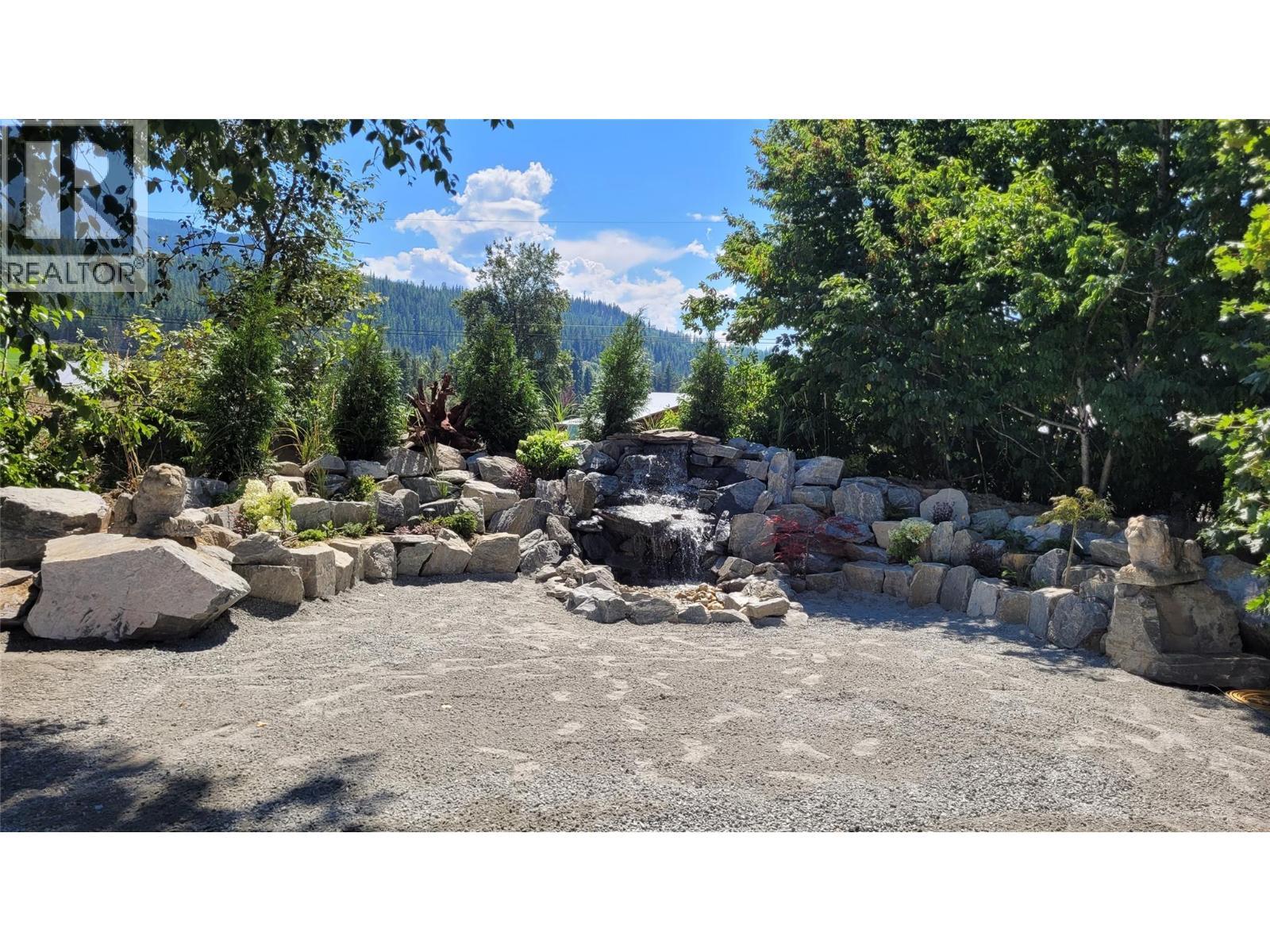 7704 97A Highway, Mara, BC - Outdoor