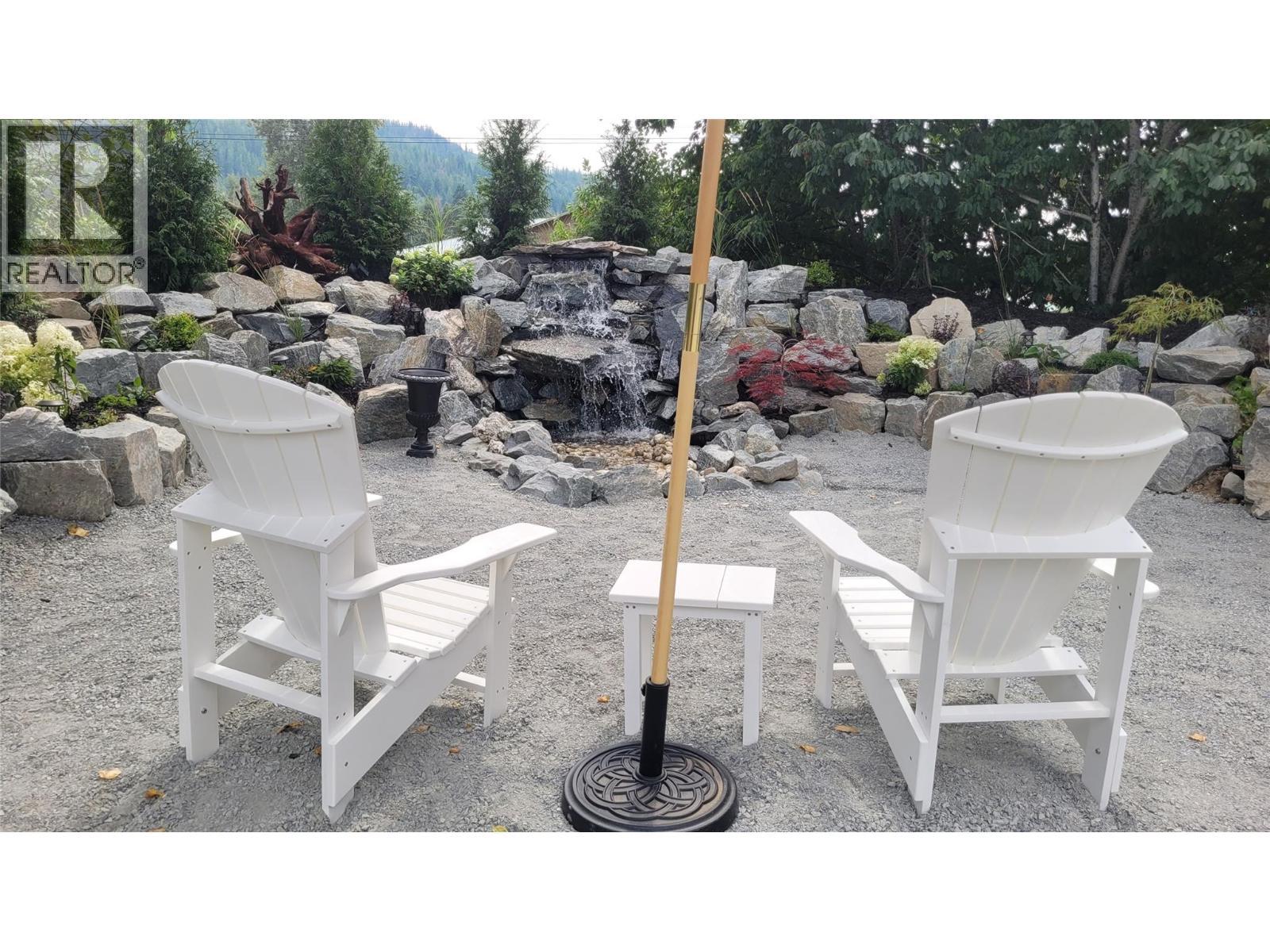 7704 97A Highway, Mara, BC - Outdoor