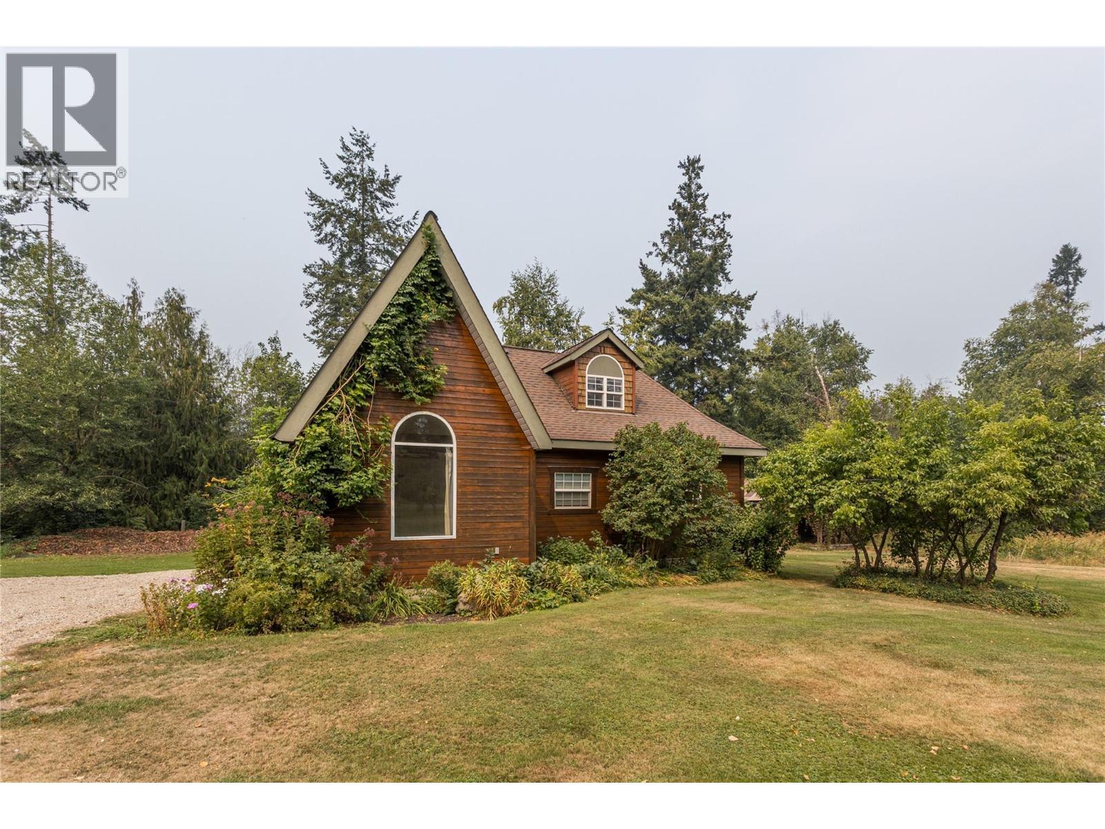 7704 97A Highway, Mara, BC - Outdoor